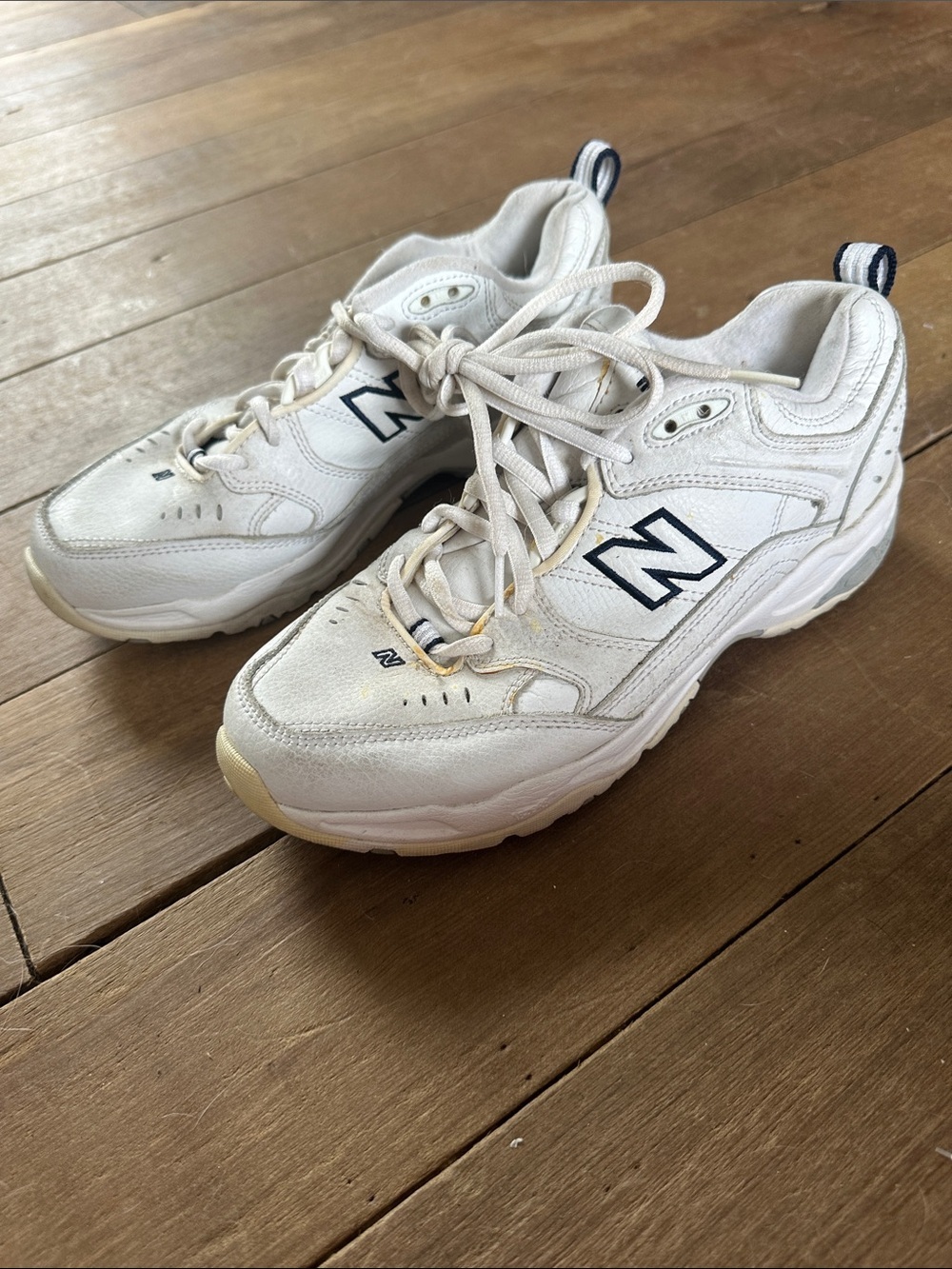 New Balance 620 men’s shoes size 8.5